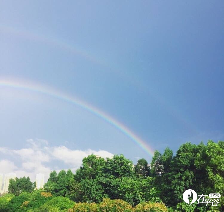 是一场及时带来清凉的太阳雨和雨后彩虹